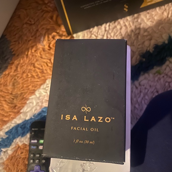 Isa Lazo Facial Oil - Picture 4 of 5